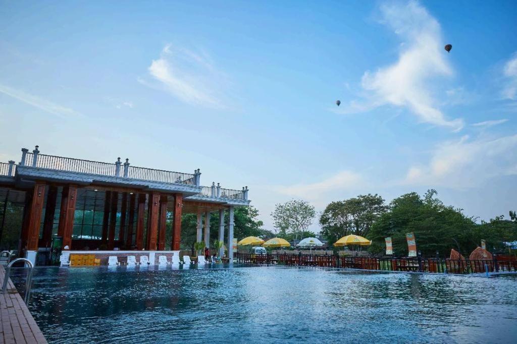 Thavisouk Riverside Hotel Vangviang Kültér fotó