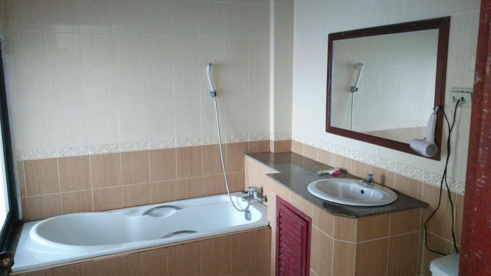 Thavisouk Riverside Hotel Vangviang Kültér fotó